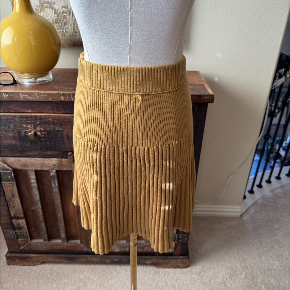 NWT Aerie Pleated Mini Sweater Skirt - Gold SIZE M - Picture 4 of 7